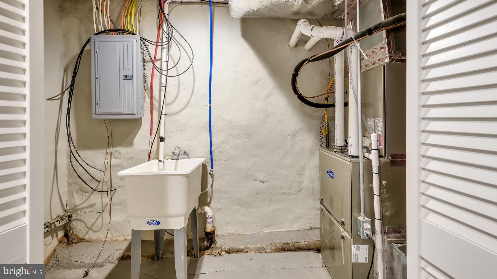 UNIVERSITY CITY - Residential Lease