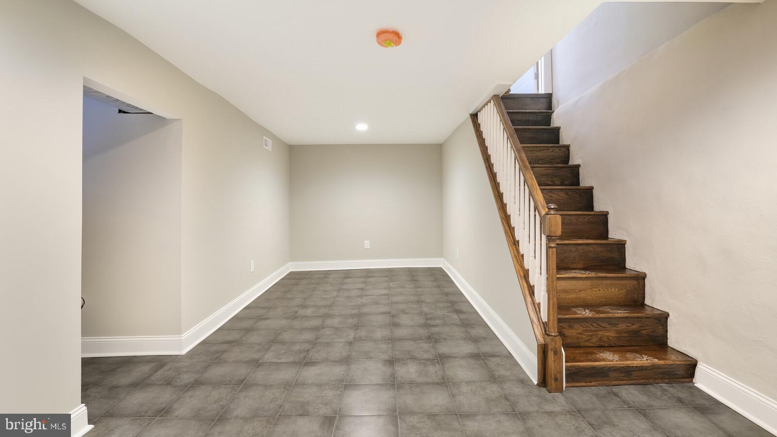 UNIVERSITY CITY - Residential Lease