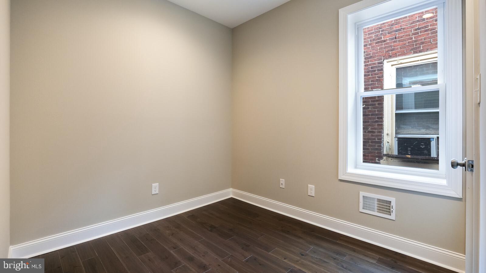 UNIVERSITY CITY - Residential Lease