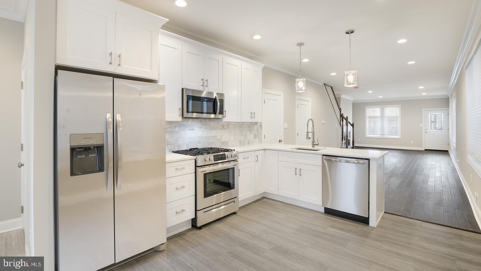 UNIVERSITY CITY - Residential Lease