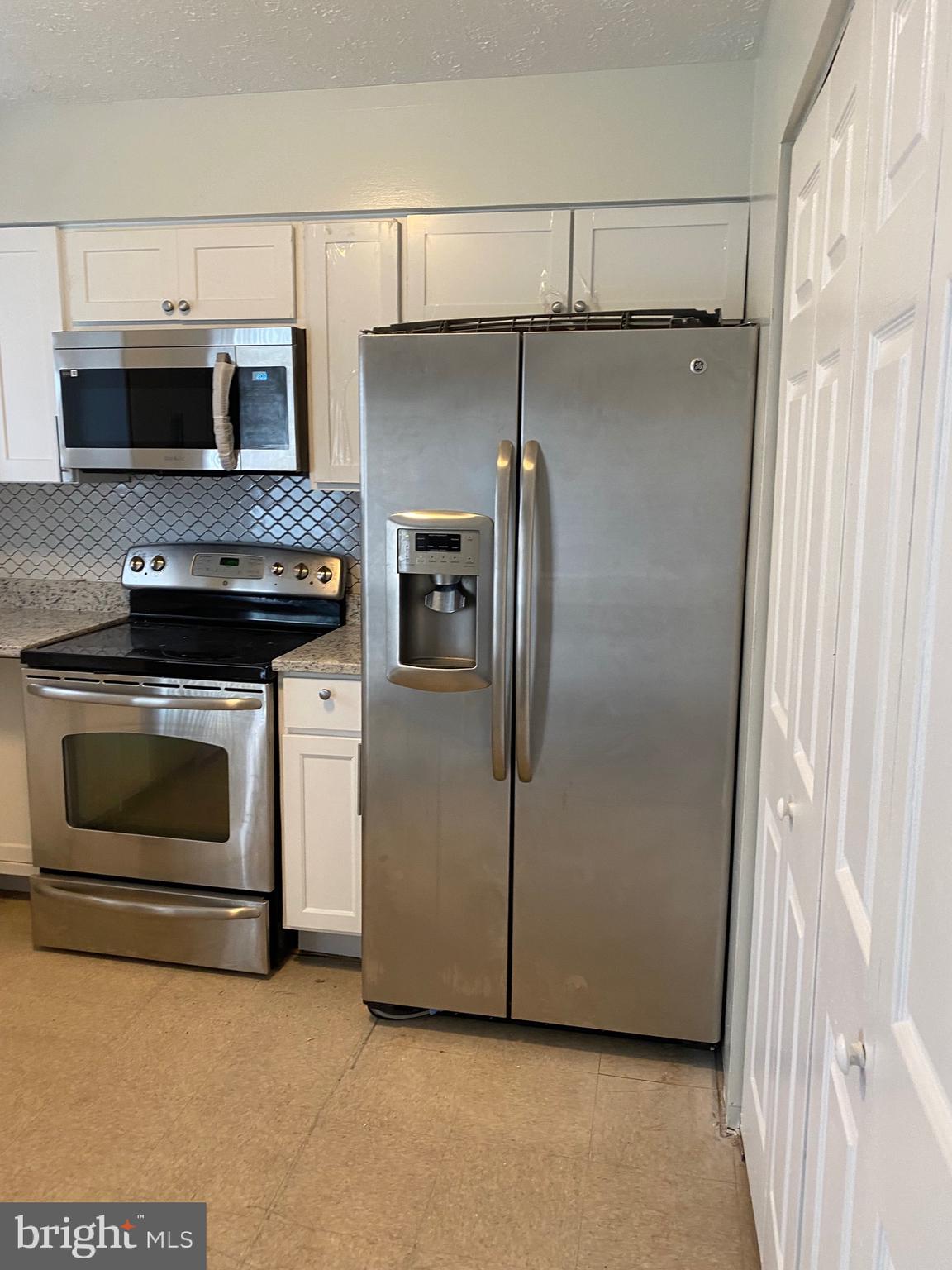 ROSECROFT COMMONS - Residential Lease