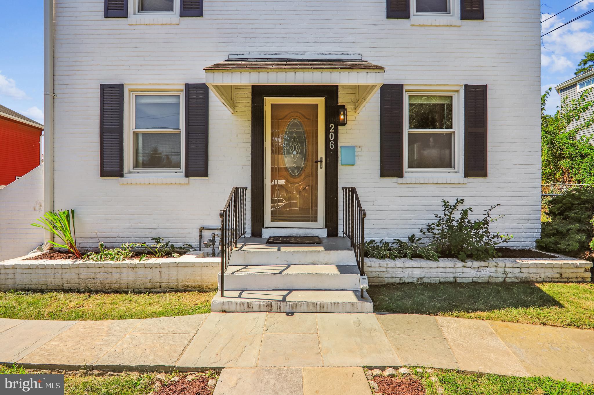 206 TIMBERWOOD AVENUE