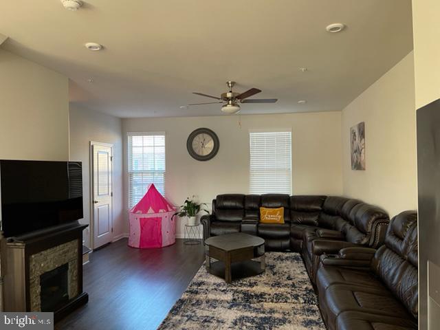 PARKSIDE - Residential Lease