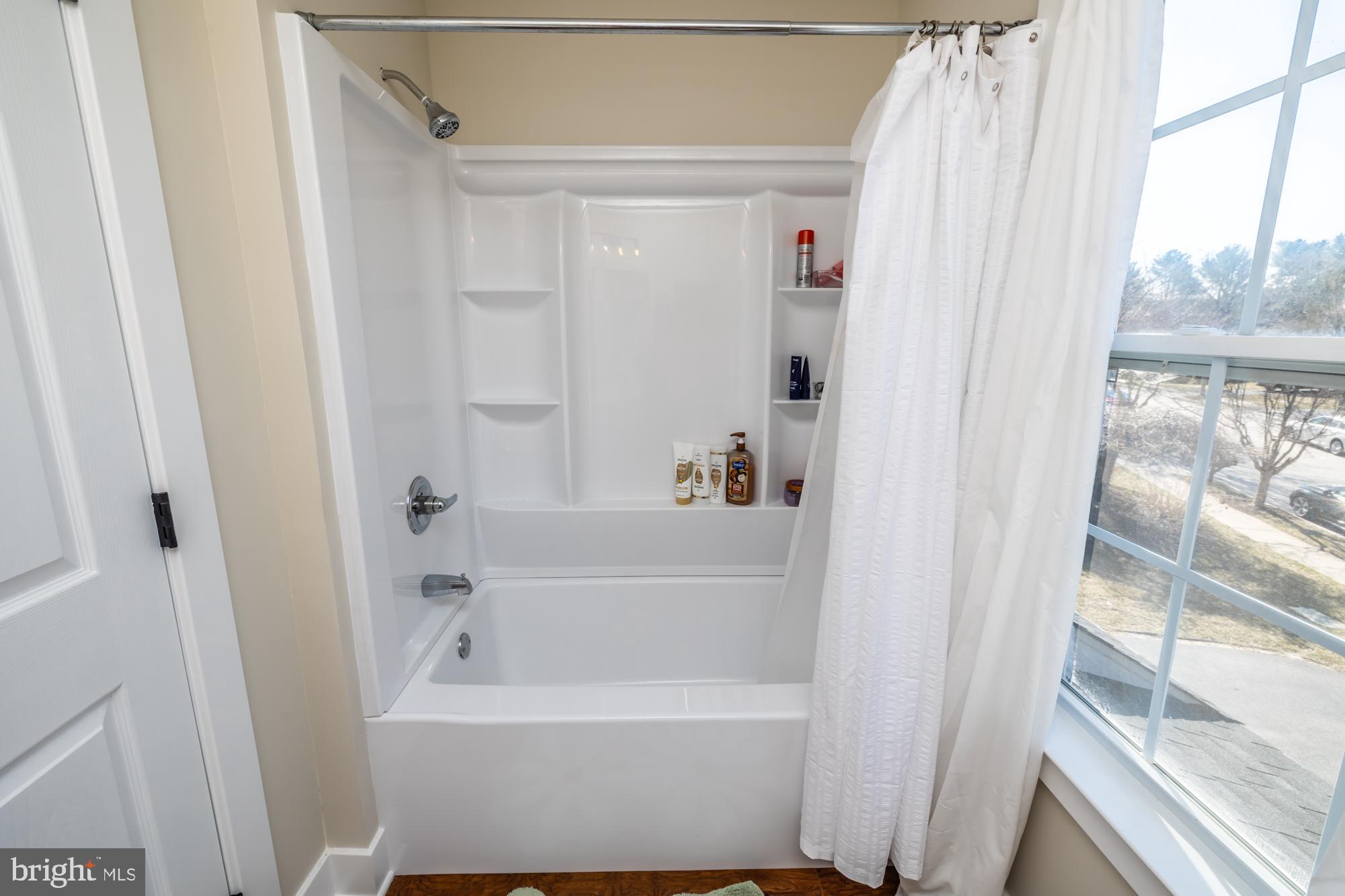 LINKS AT THORNDALE - Residential Lease