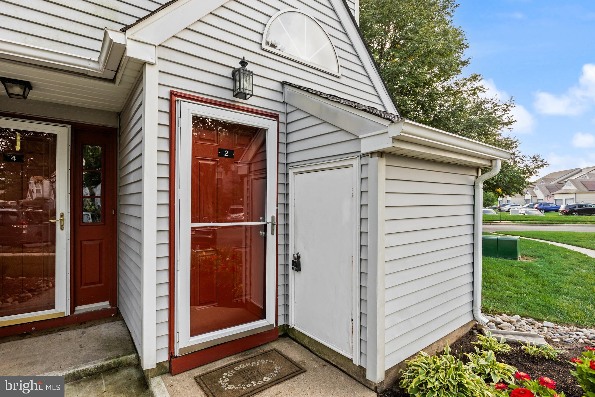 2 PINEWOOD DR