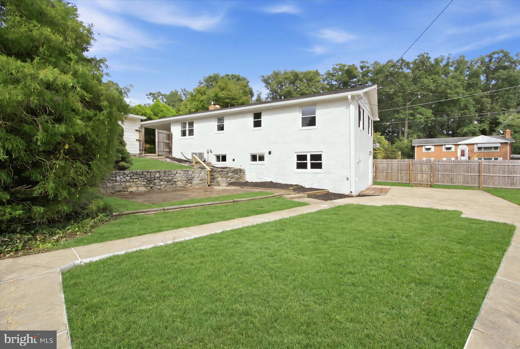 9013 PINEHURST DRIVE