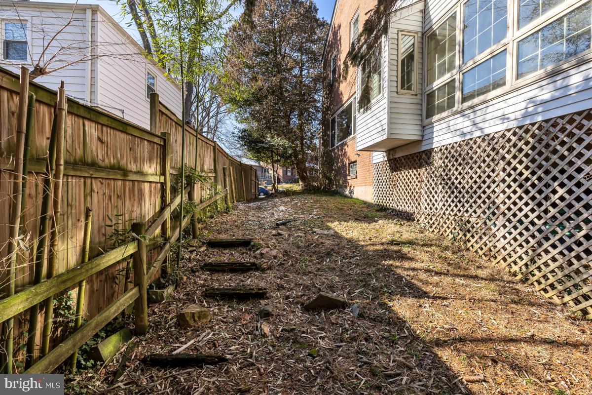 LEEWAY HEIGHTS - Residential Lease