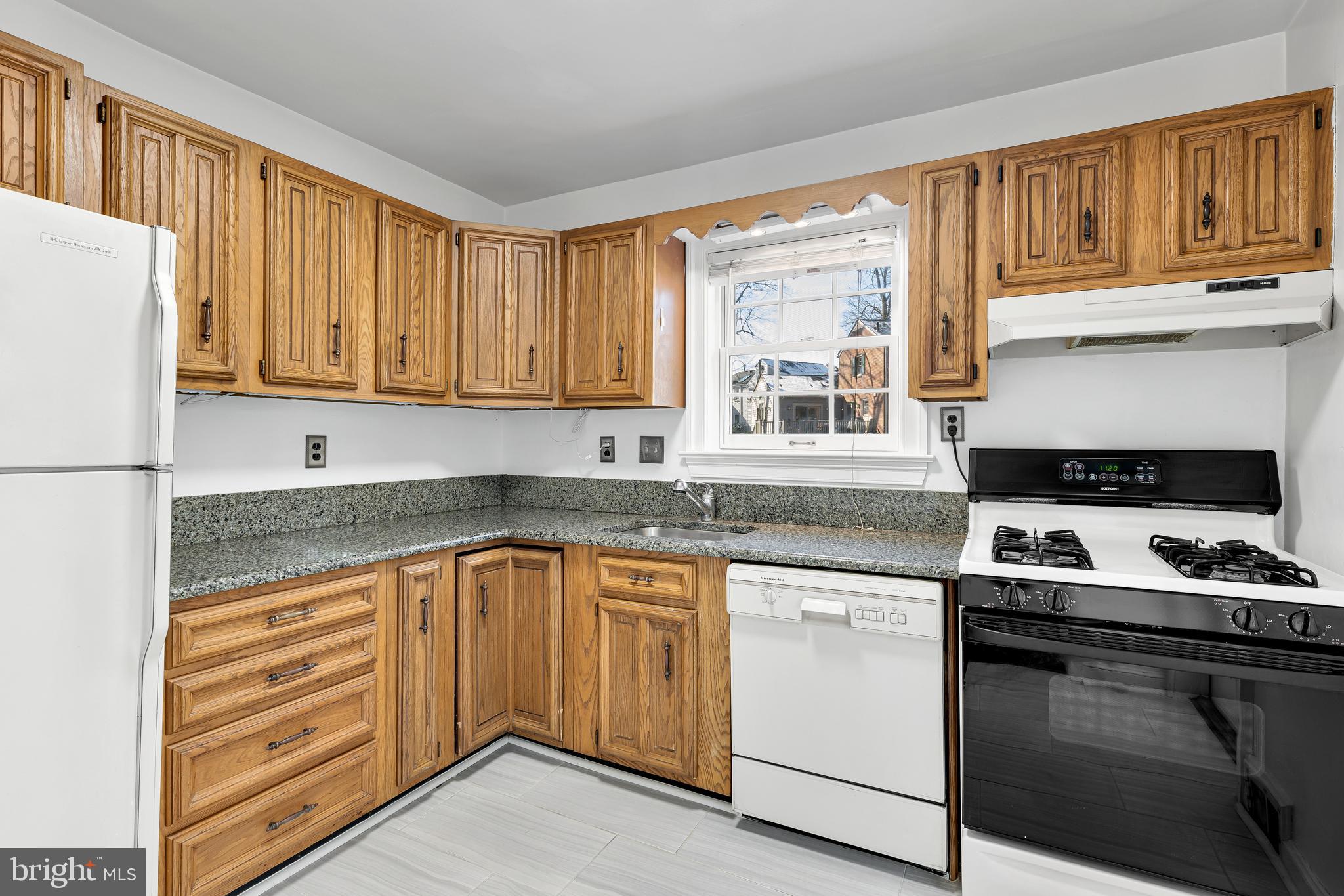 LEEWAY HEIGHTS - Residential Lease