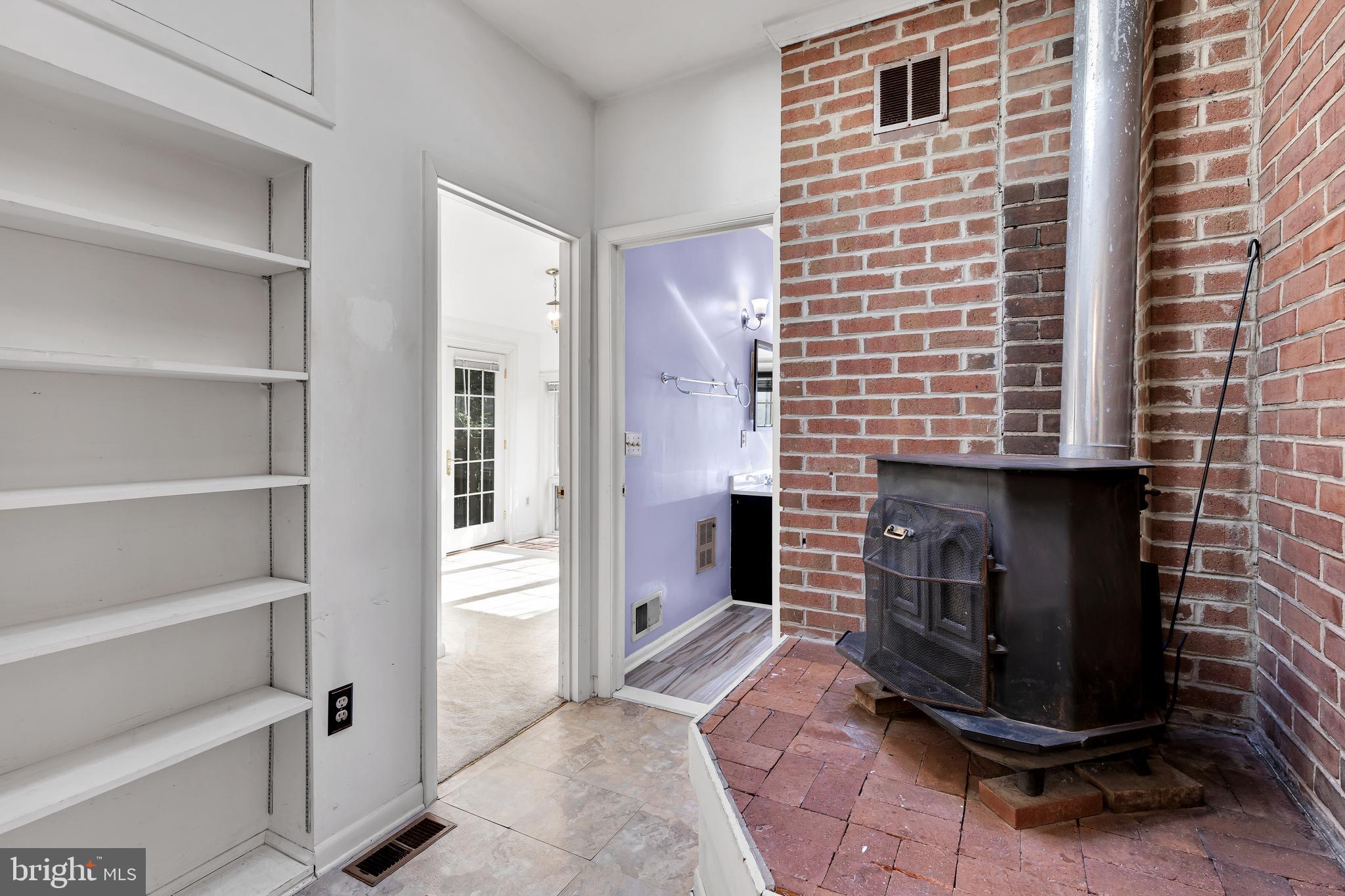 LEEWAY HEIGHTS - Residential Lease