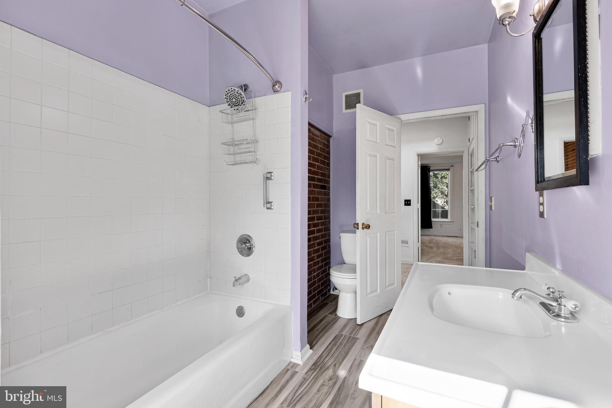 LEEWAY HEIGHTS - Residential Lease