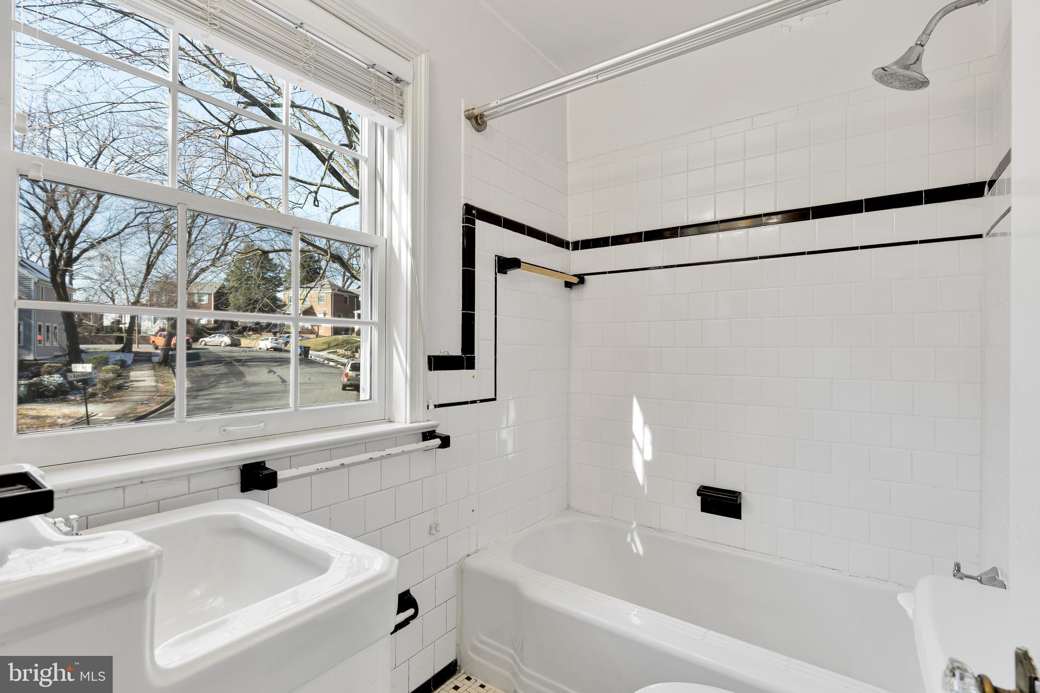 LEEWAY HEIGHTS - Residential Lease