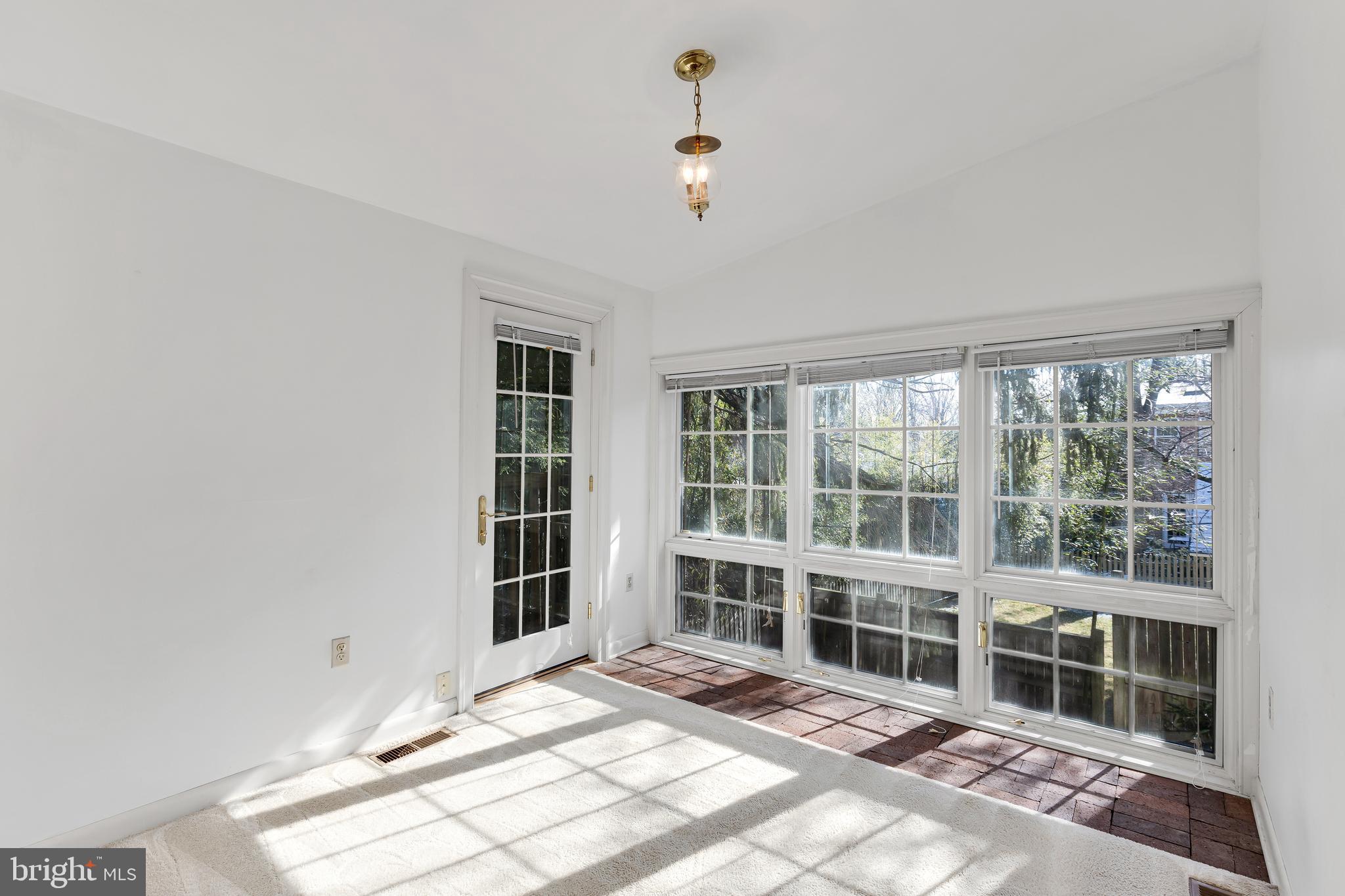 LEEWAY HEIGHTS - Residential Lease