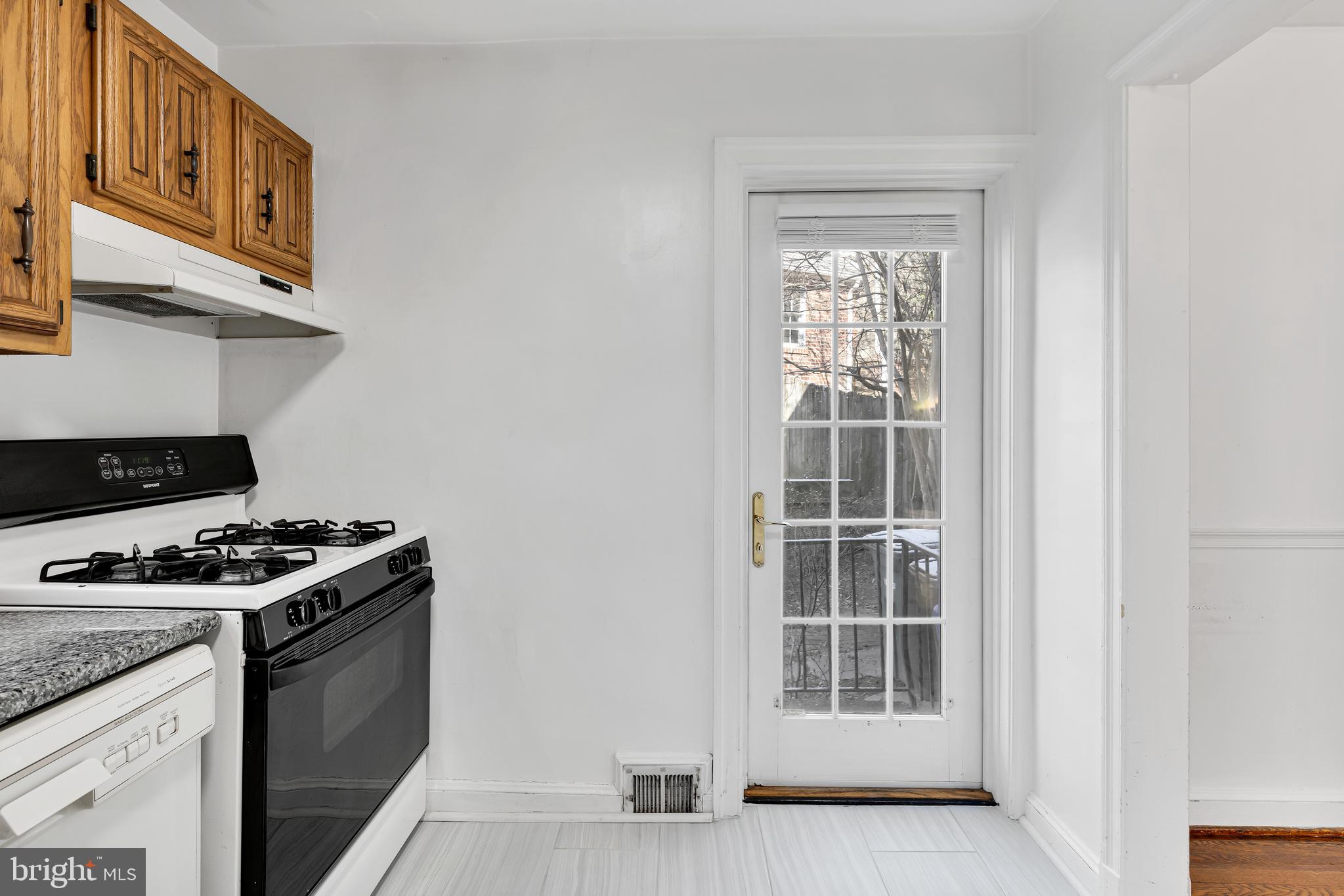 LEEWAY HEIGHTS - Residential Lease