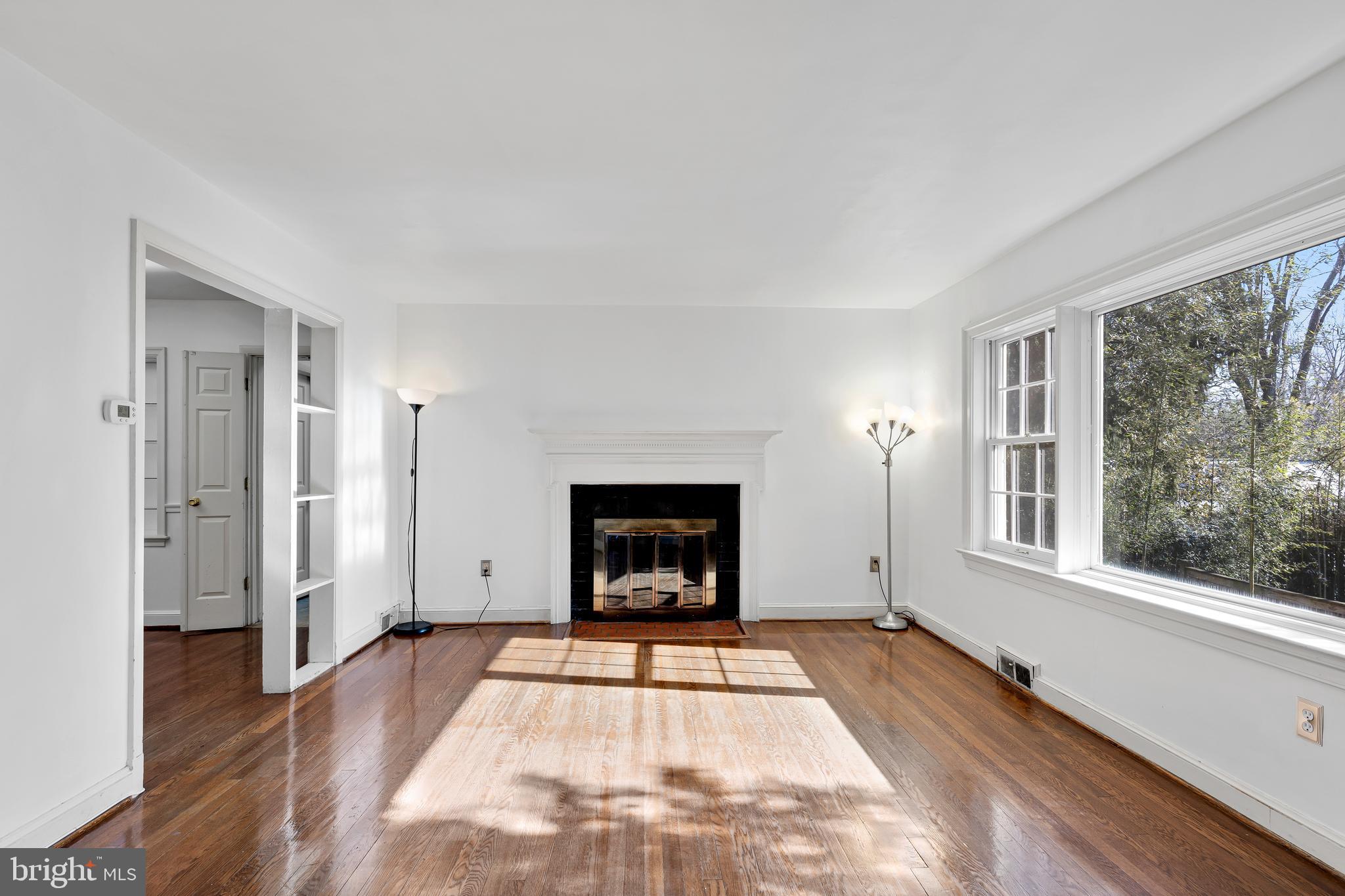 LEEWAY HEIGHTS - Residential Lease