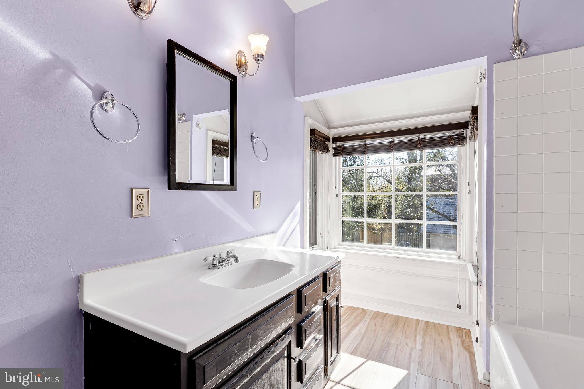 LEEWAY HEIGHTS - Residential Lease