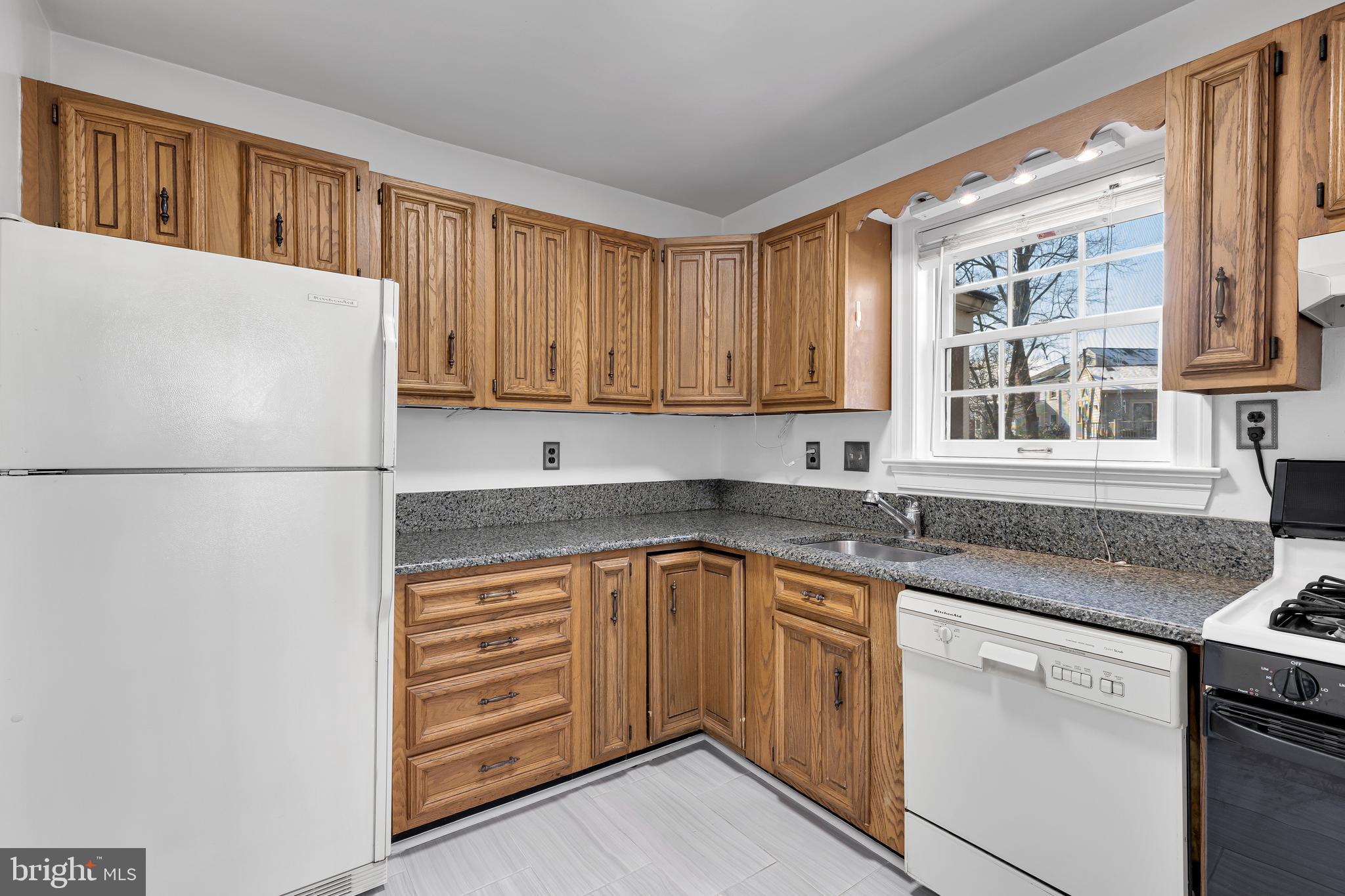 LEEWAY HEIGHTS - Residential Lease