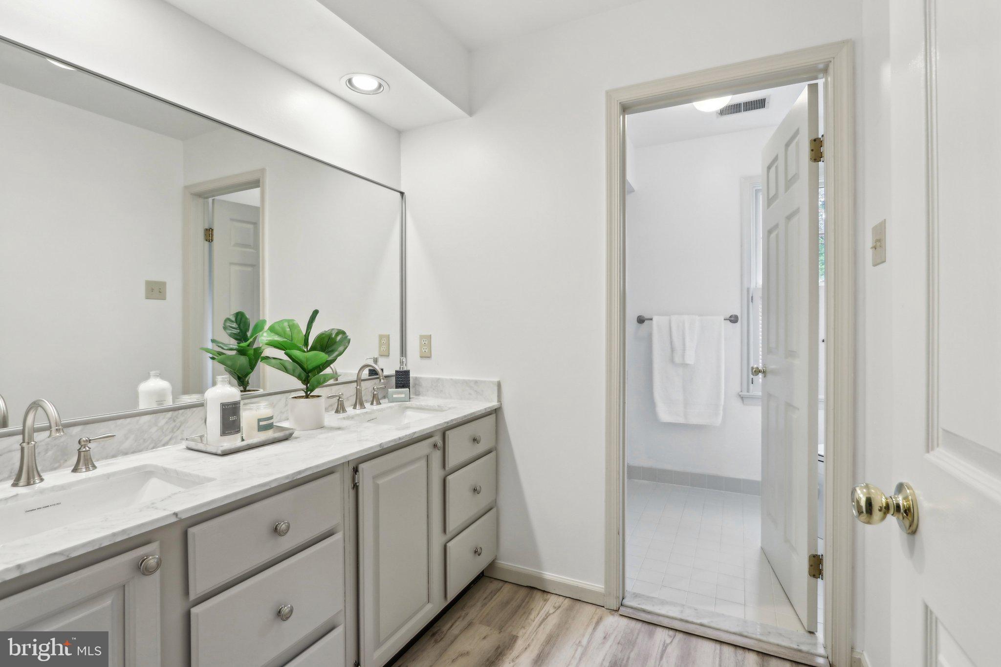 RADNOR HUNT - Residential