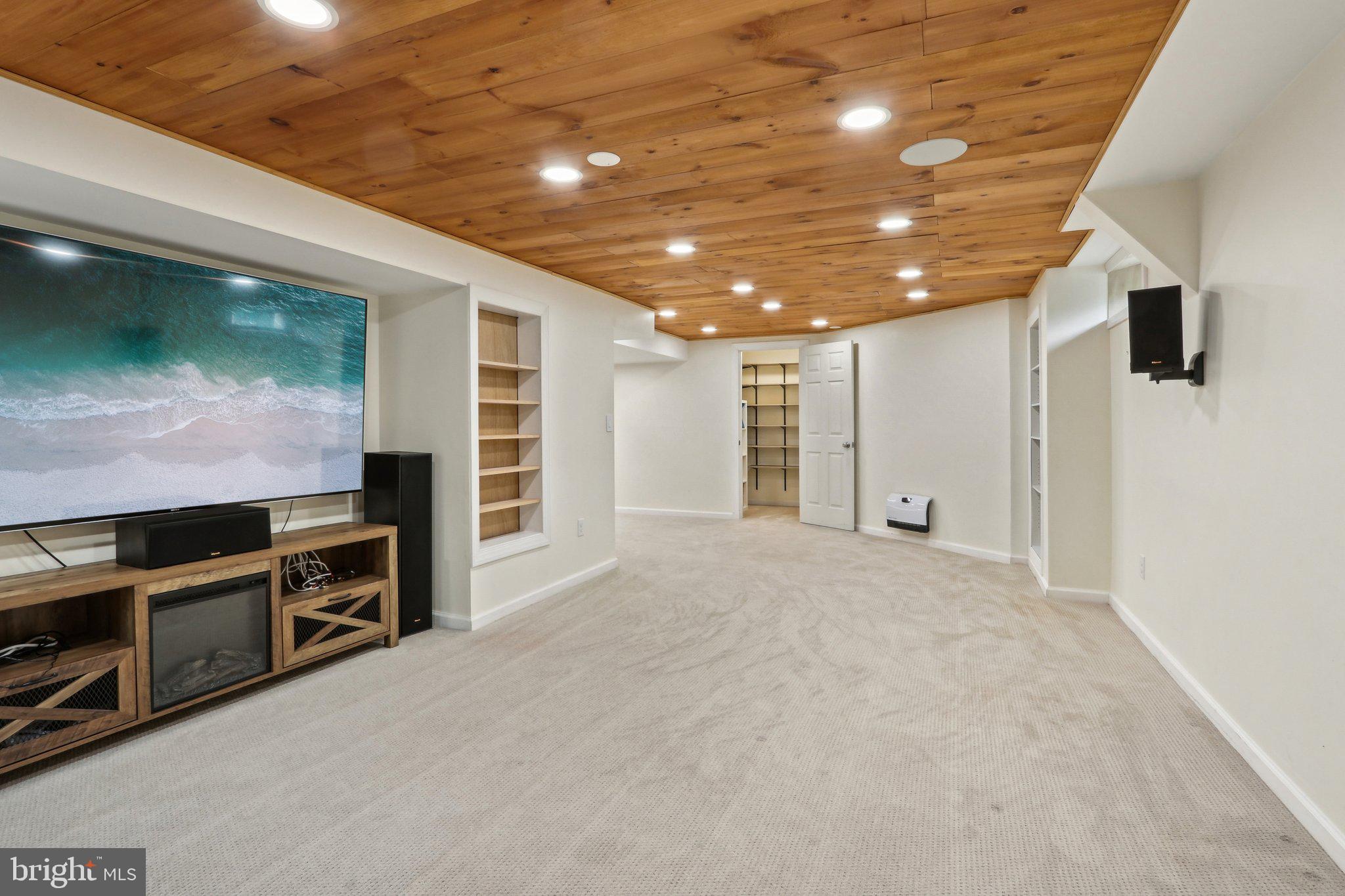 RADNOR HUNT - Residential