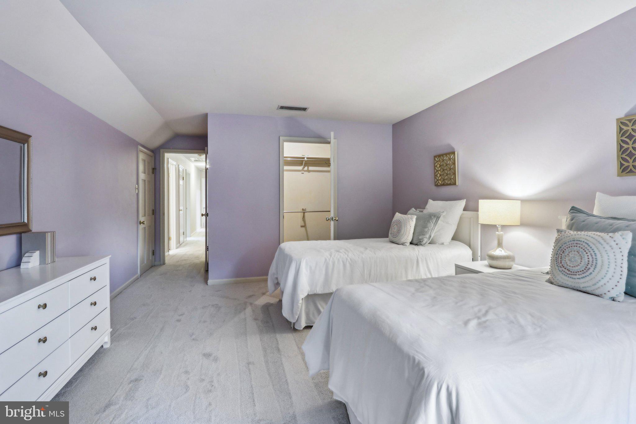 RADNOR HUNT - Residential