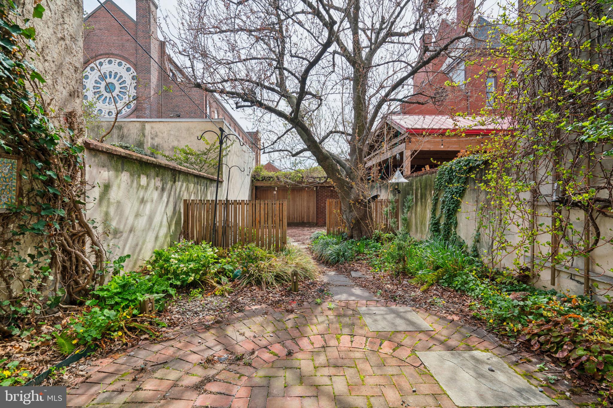 SOCIETY HILL - Residential