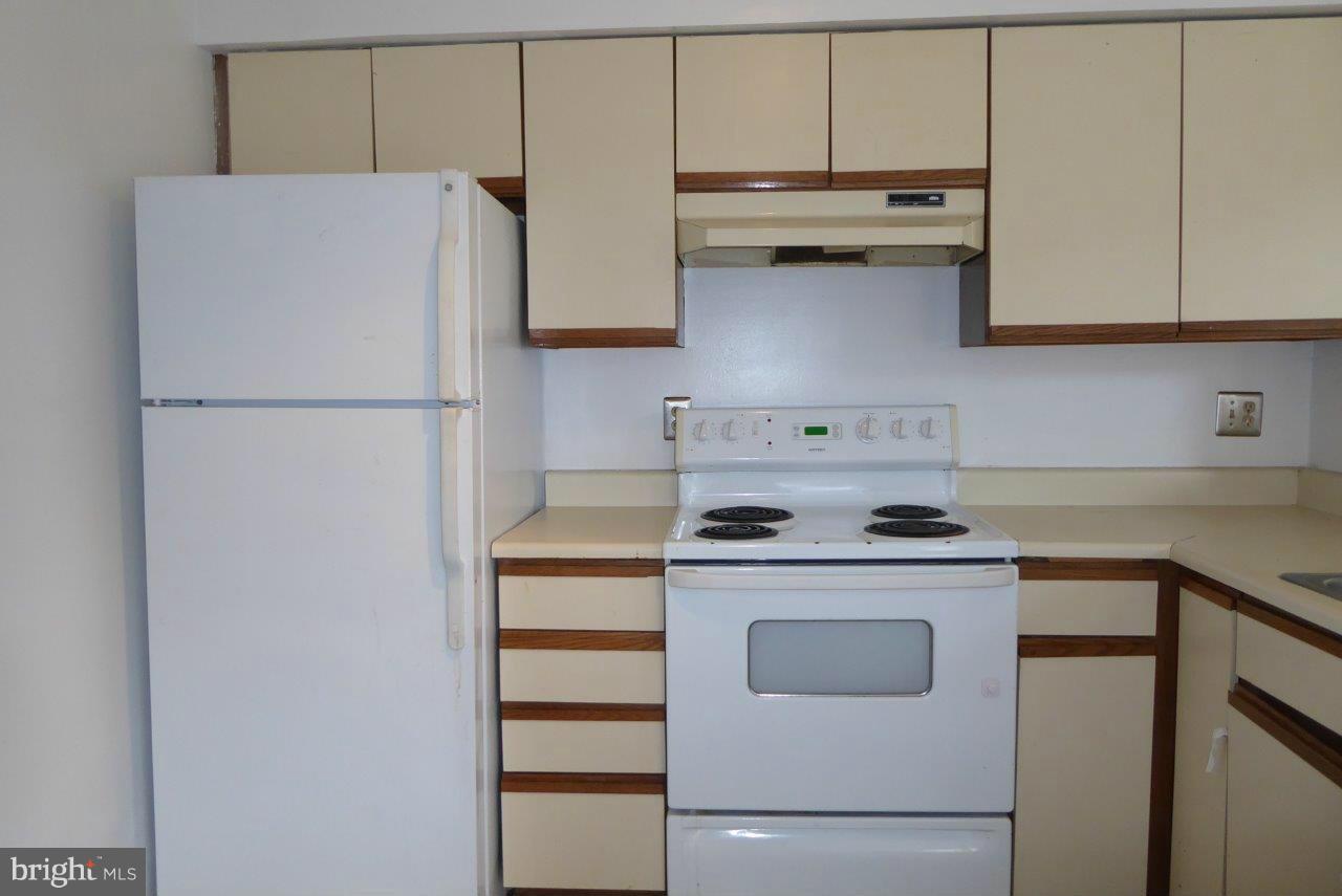 THE TIERS OF LAUREL LAKE - Residential