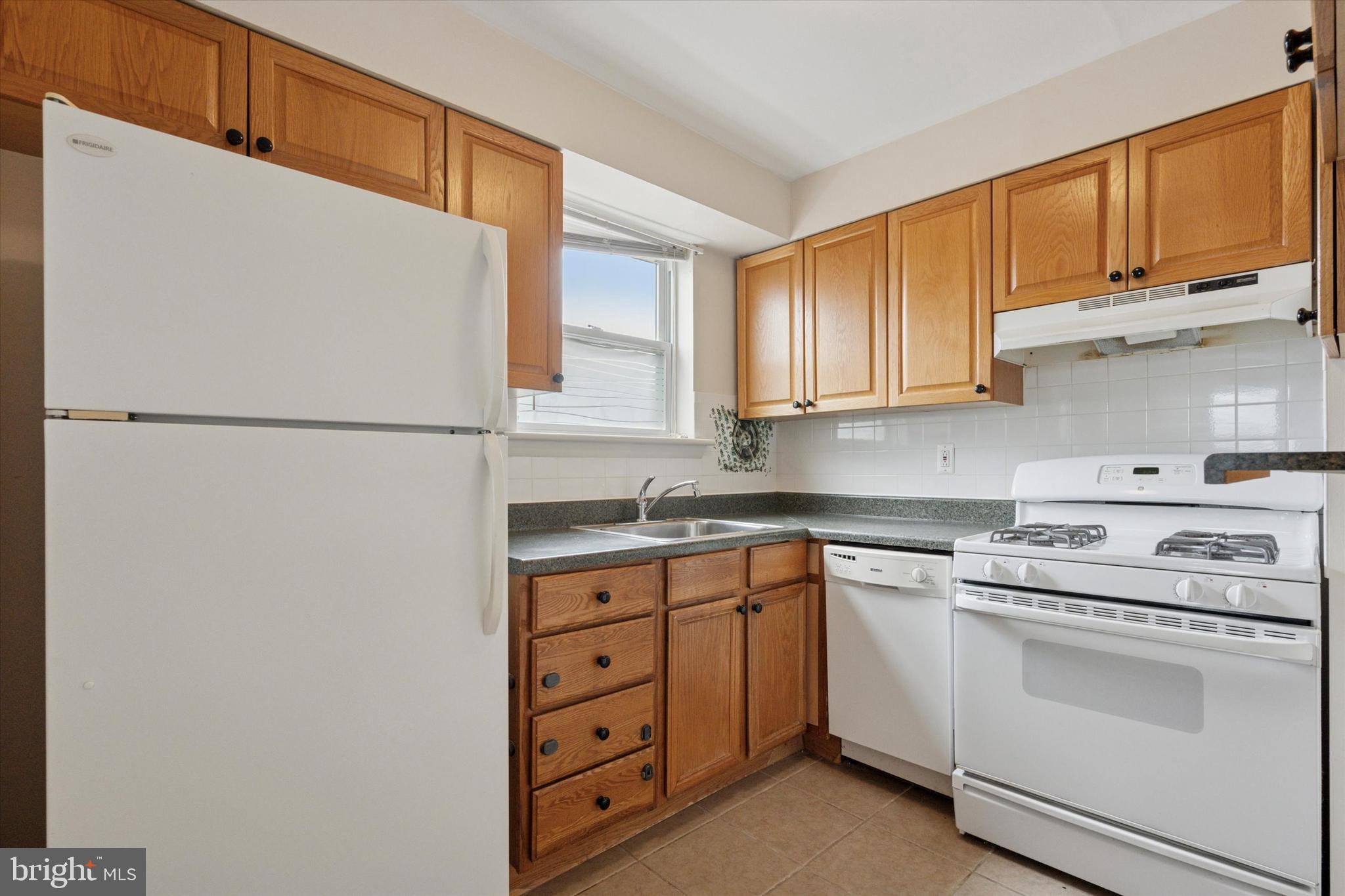 ACADEMY GARDENS - Residential Lease