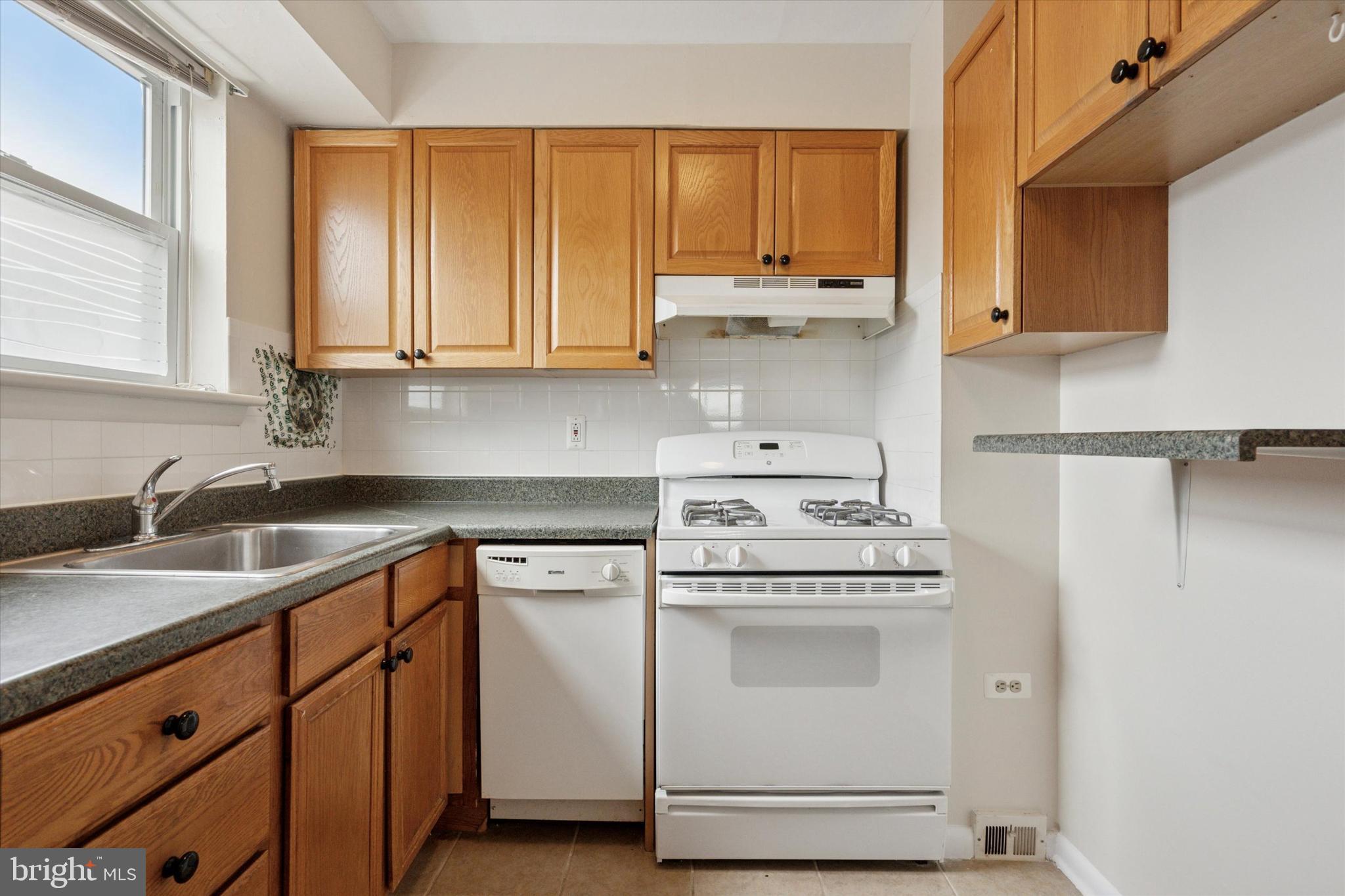 ACADEMY GARDENS - Residential Lease