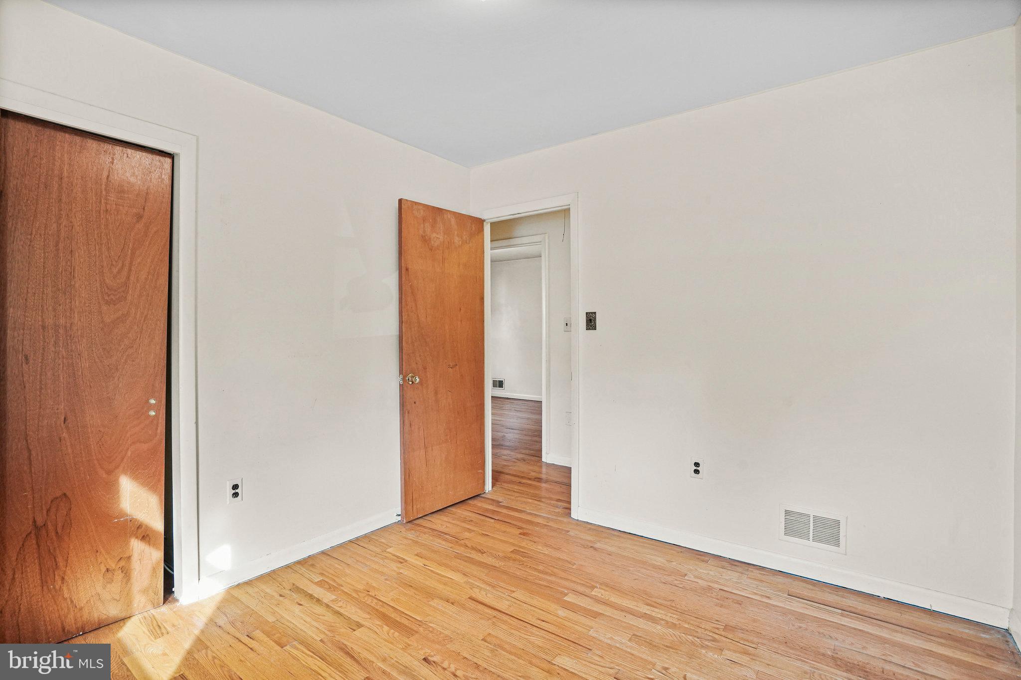 QUEENS WOOD - Residential