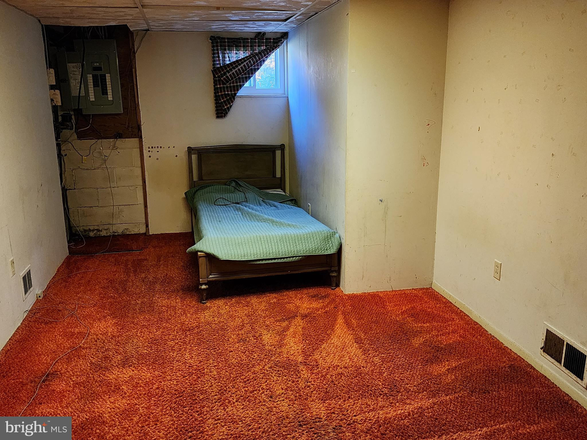 QUEENS WOOD - Residential