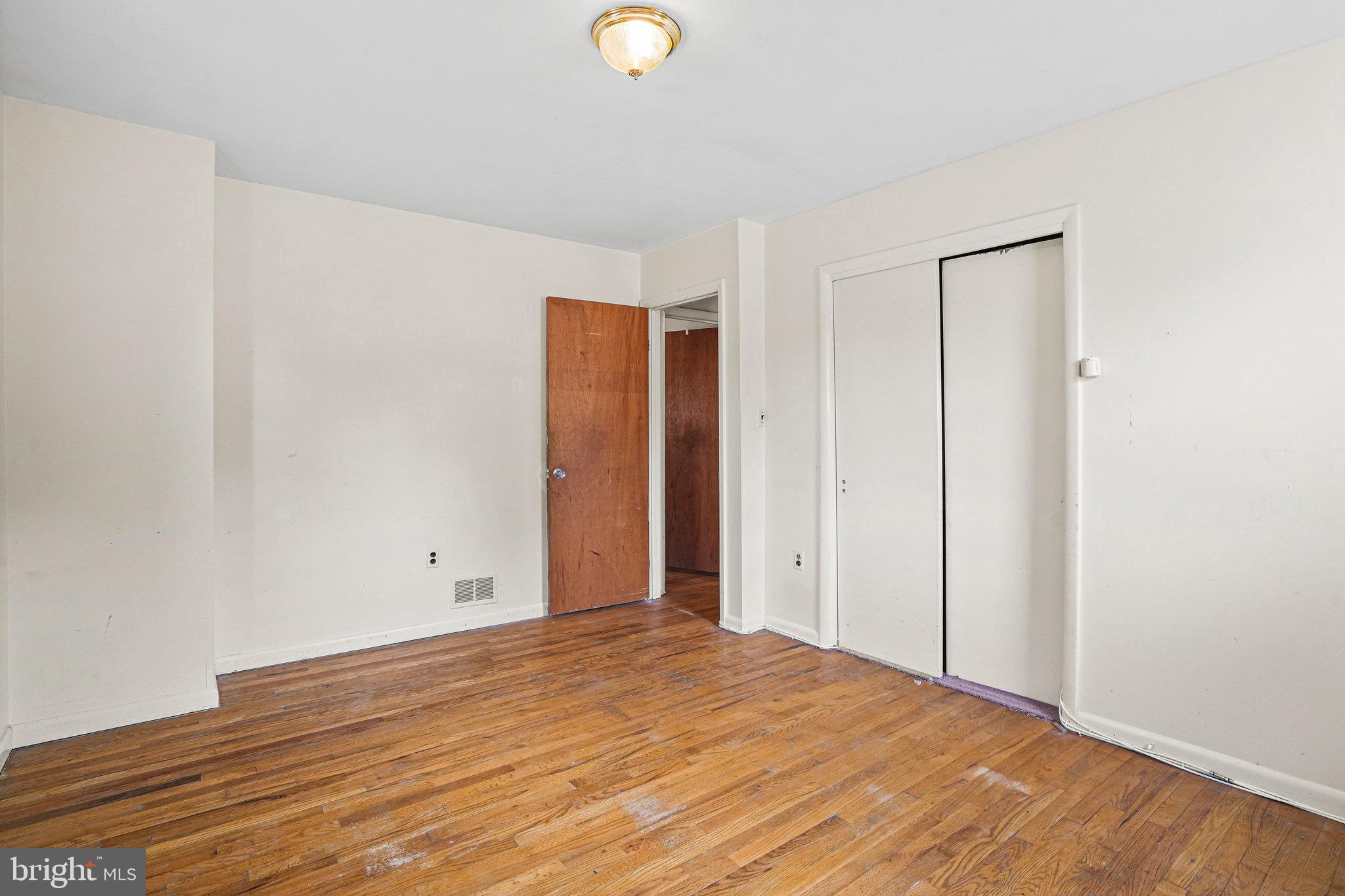 QUEENS WOOD - Residential