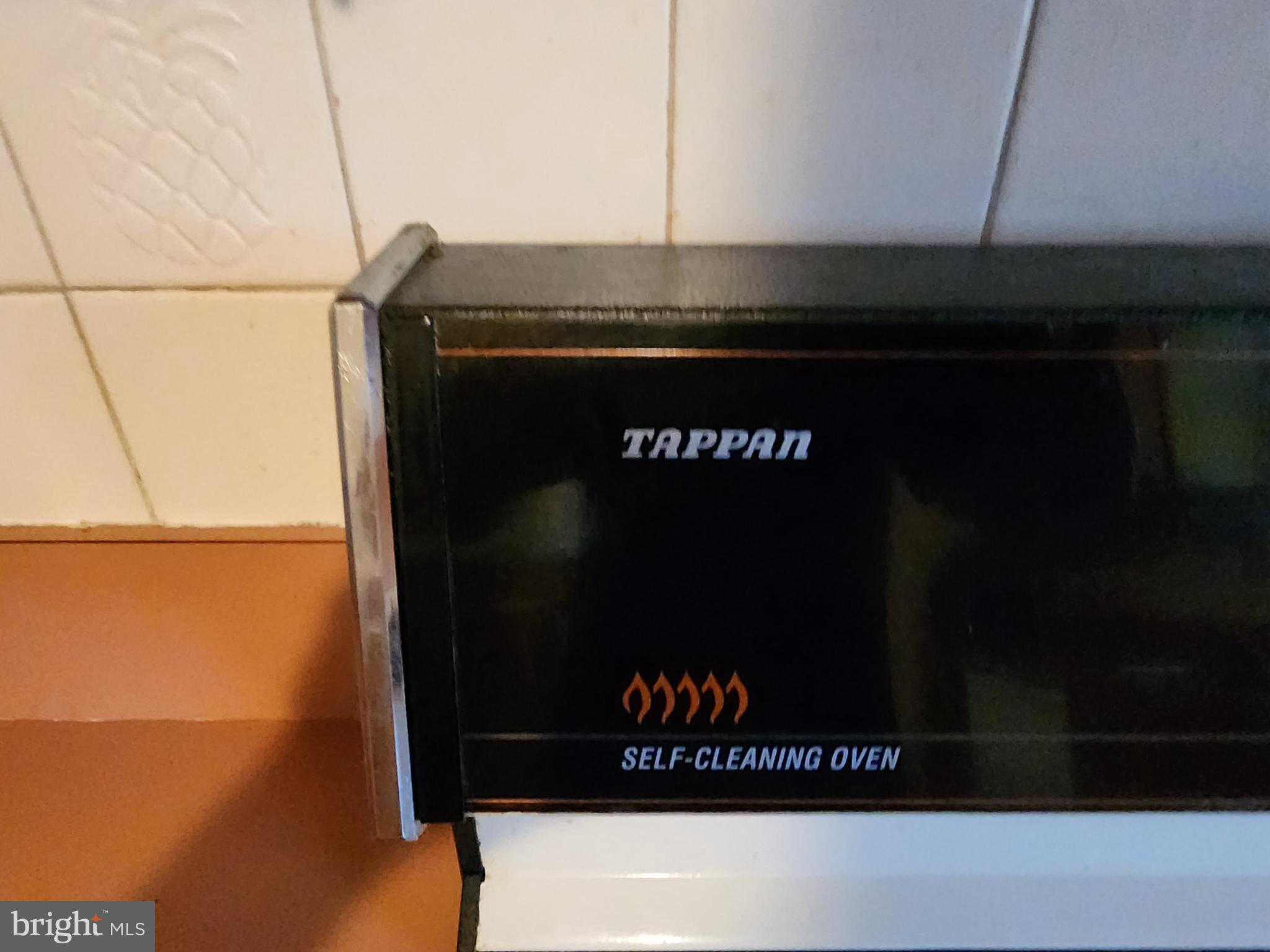 QUEENS WOOD - Residential