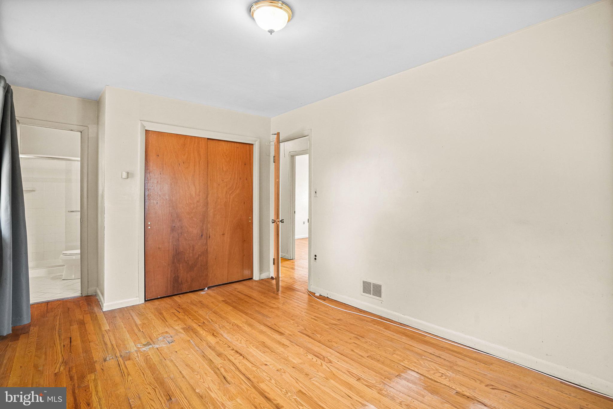 QUEENS WOOD - Residential