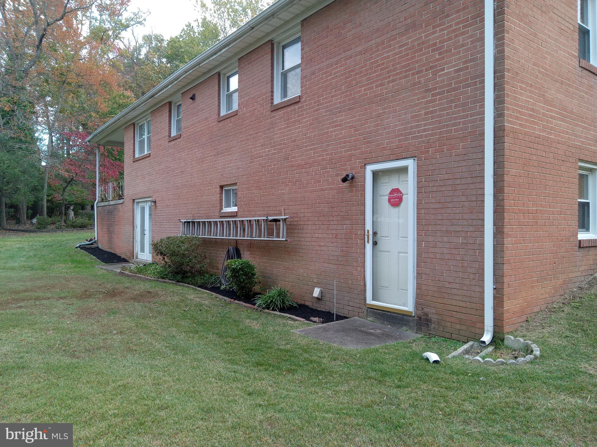 QUEENS WOOD - Residential