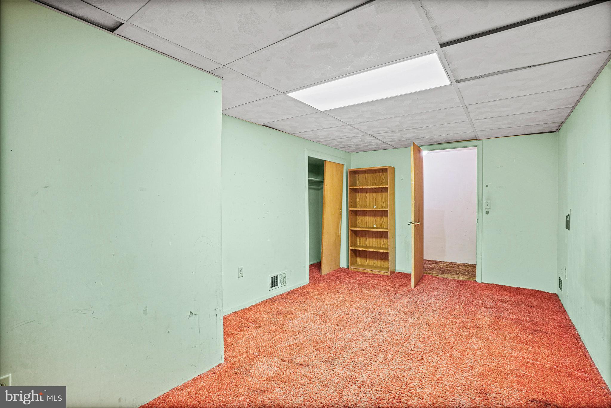 QUEENS WOOD - Residential