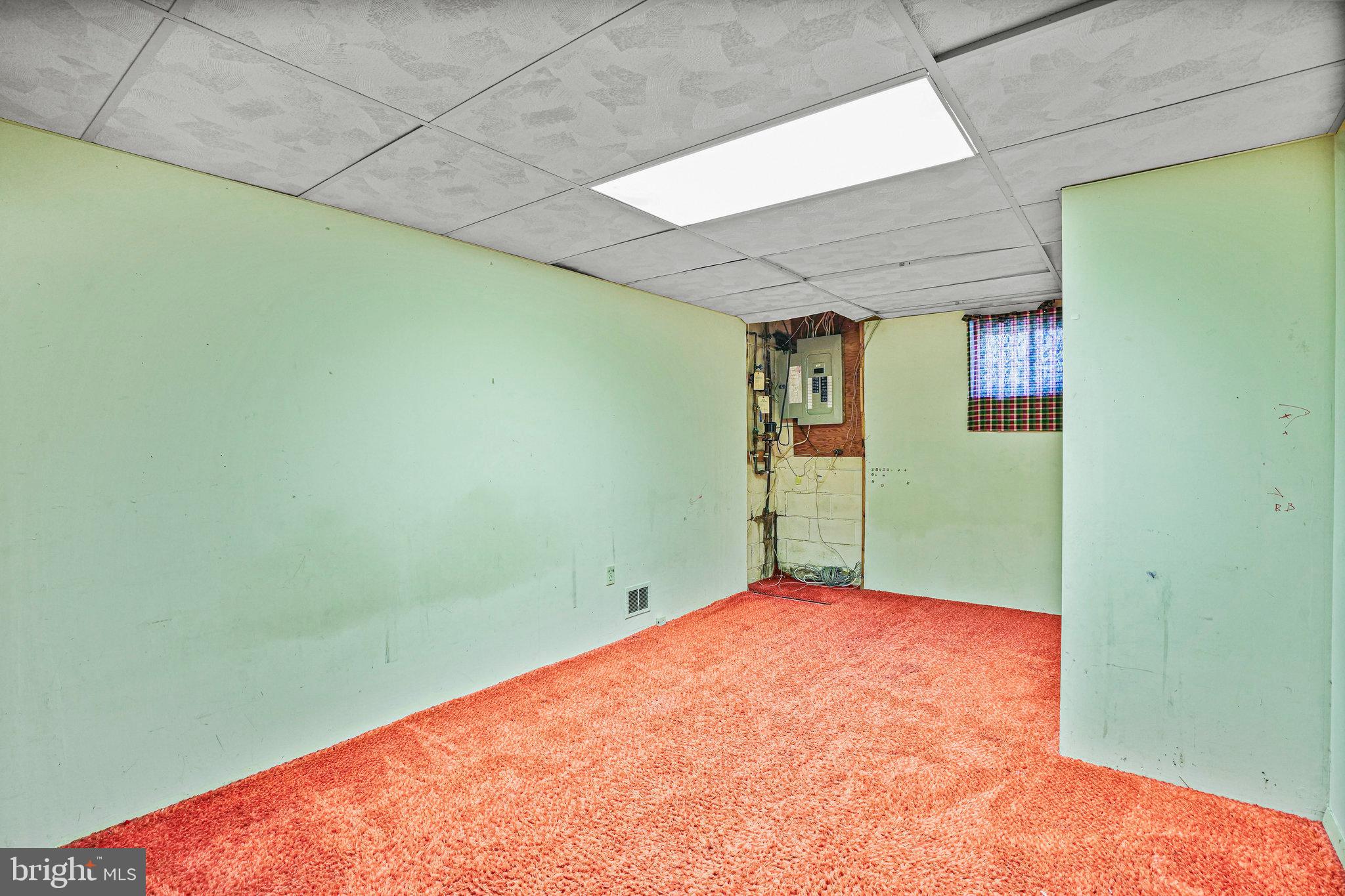 QUEENS WOOD - Residential