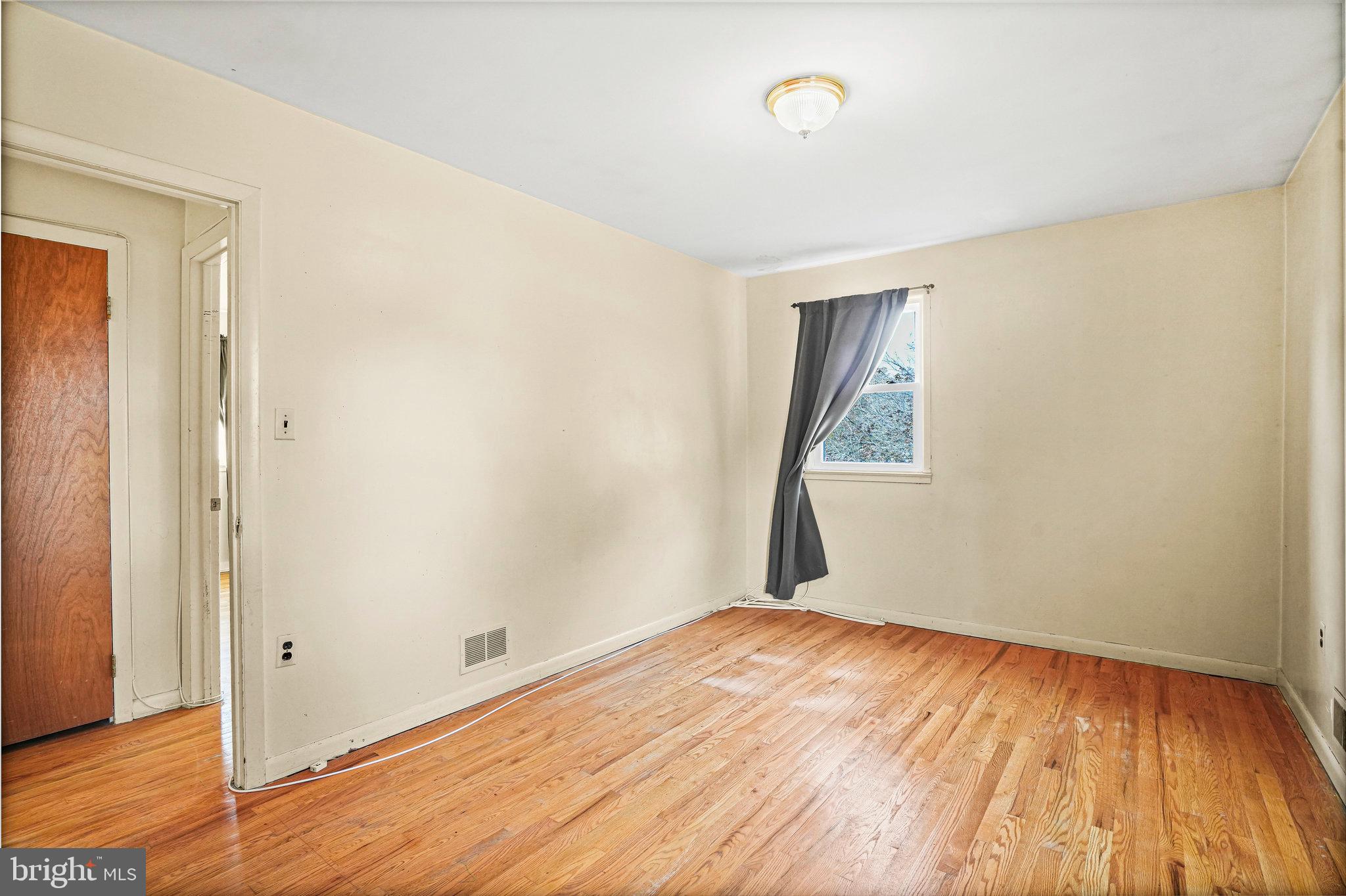 QUEENS WOOD - Residential