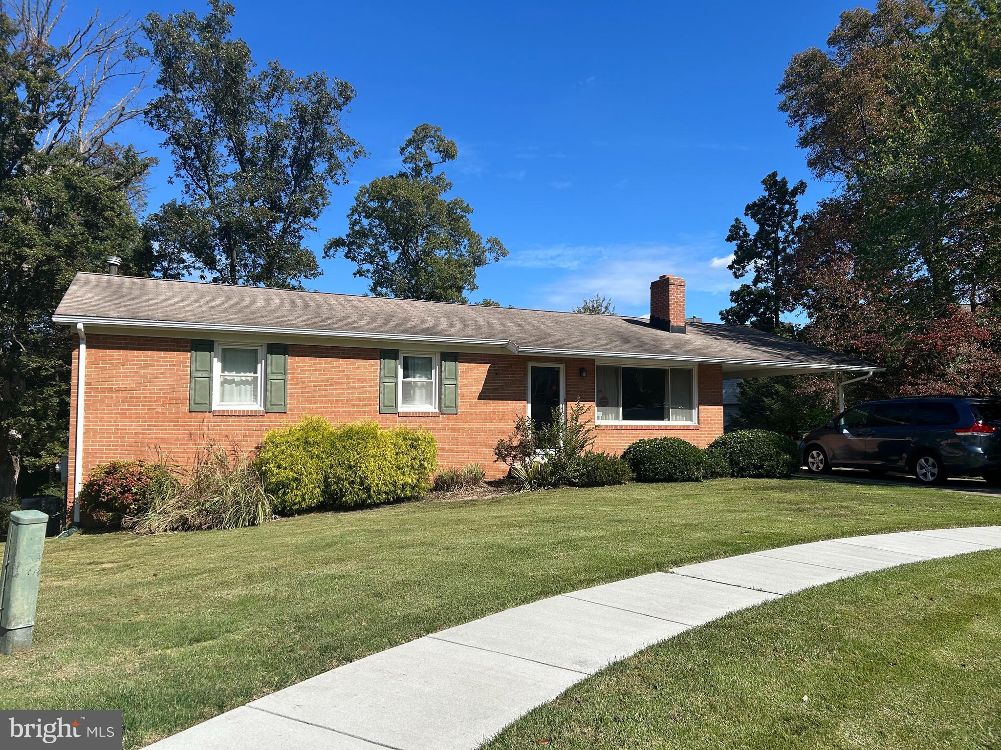 QUEENS WOOD - Residential