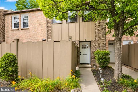 Townhouse For Sale - 7 Club Lane<br/> READING, PA 19607