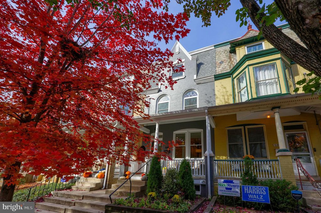 Photo of 541 W Walnut Street, Lancaster, PA 17603 (MLS # PALA2059430)