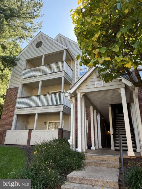12155 Penderview Terrace Unit 821, Fairfax, VA MLS: VAFX2341096