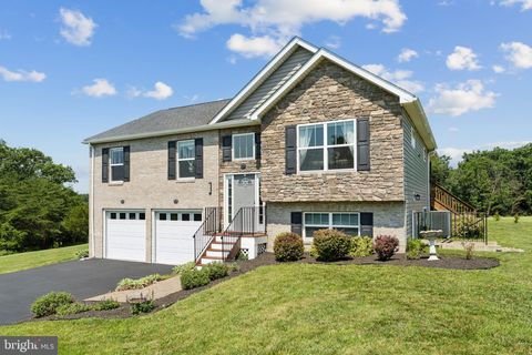 Photo of 103 Santa Maria Drive, CLEAR BROOK, VA 22624 (MLS # VAFV2035072)
