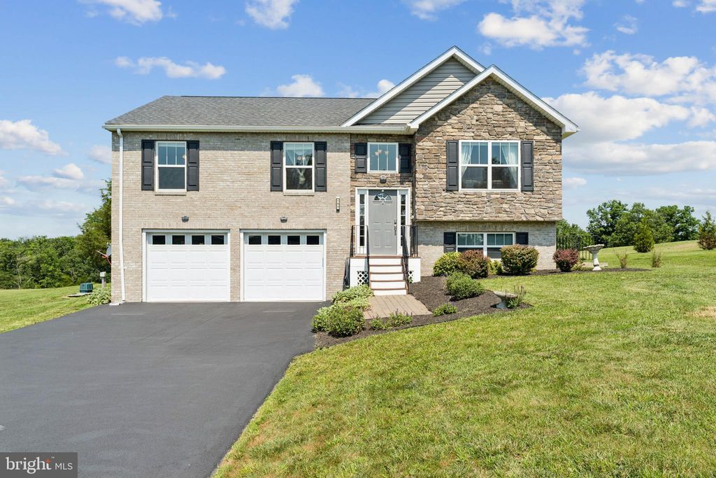 Photo of 103 Santa Maria Drive, CLEAR BROOK, VA 22624 (MLS # VAFV2035072)