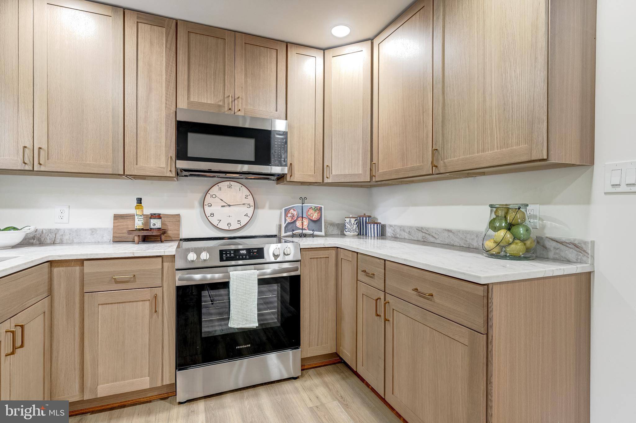 FAIRFAX VILLA - Residential