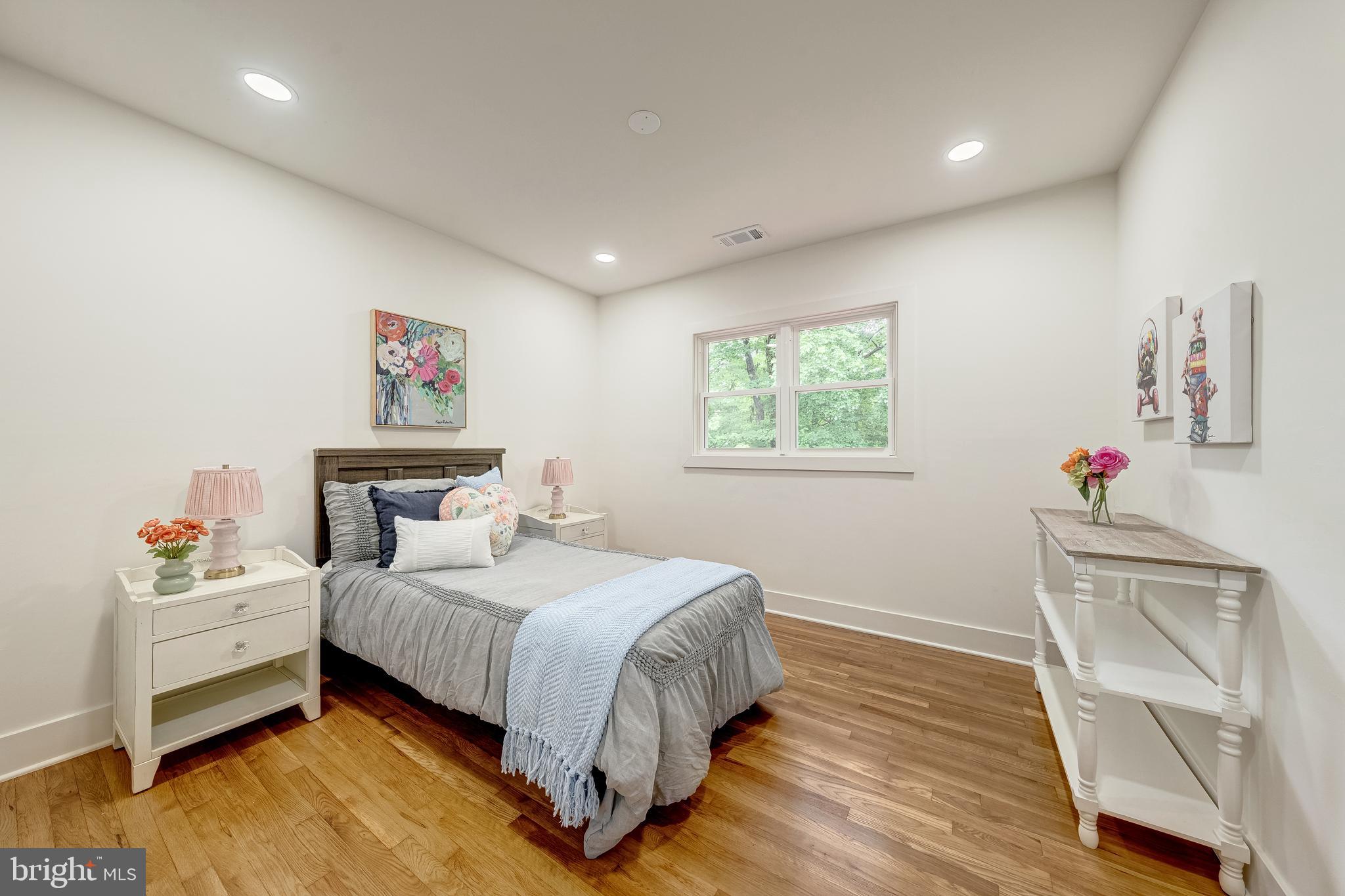 FAIRFAX VILLA - Residential