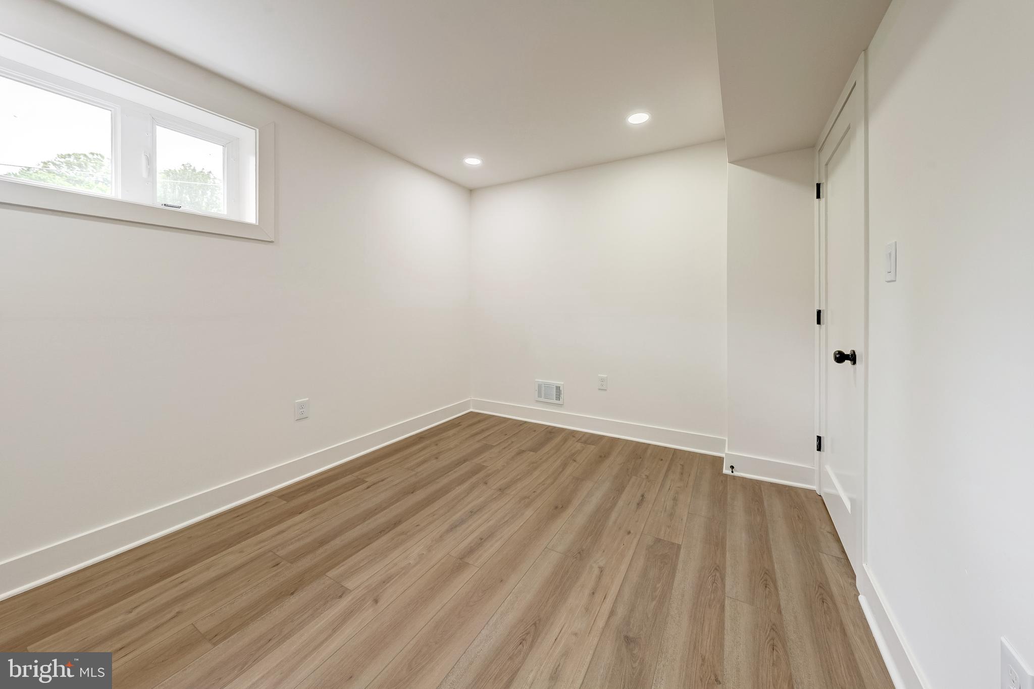 FAIRFAX VILLA - Residential