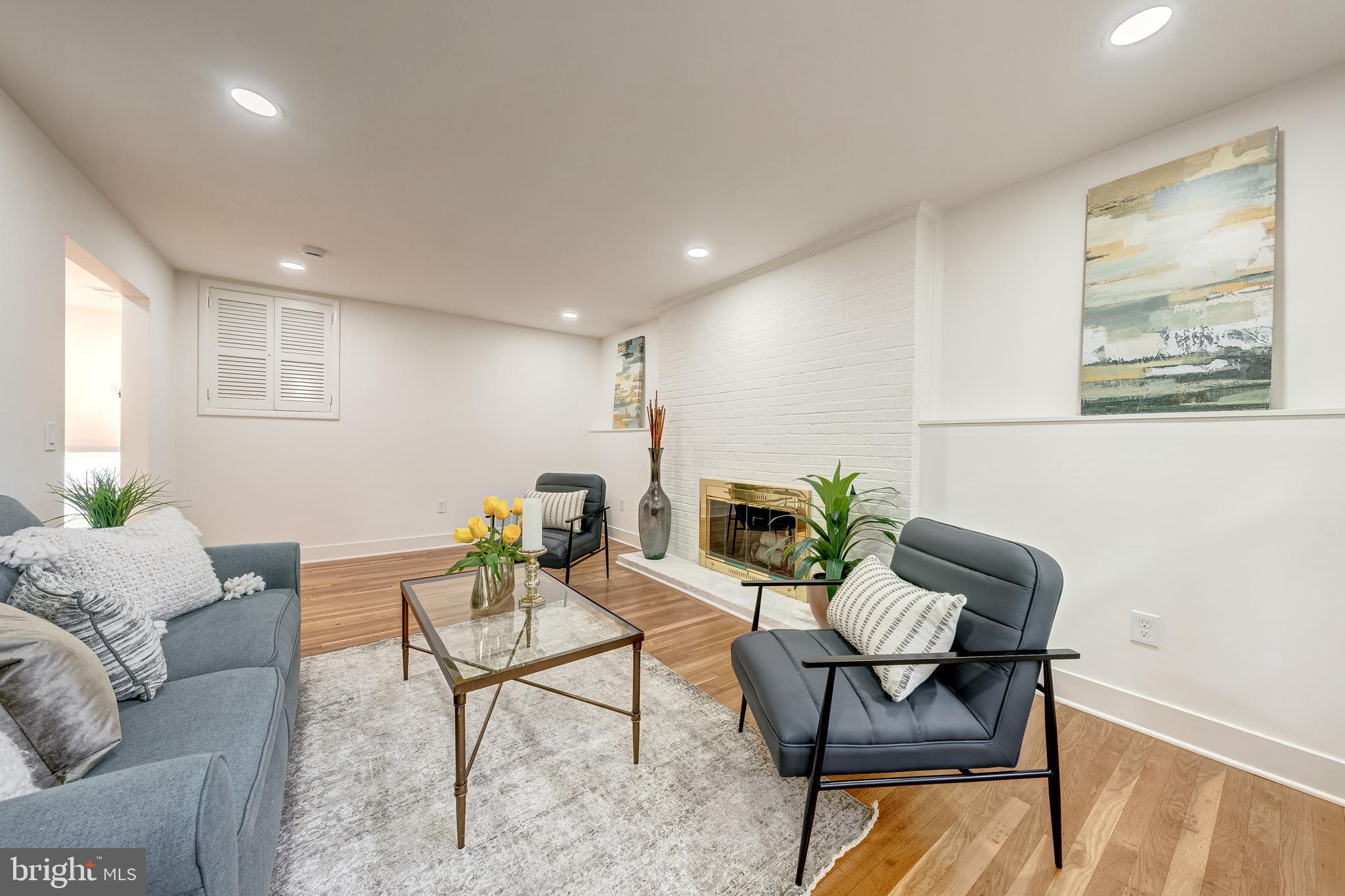 FAIRFAX VILLA - Residential
