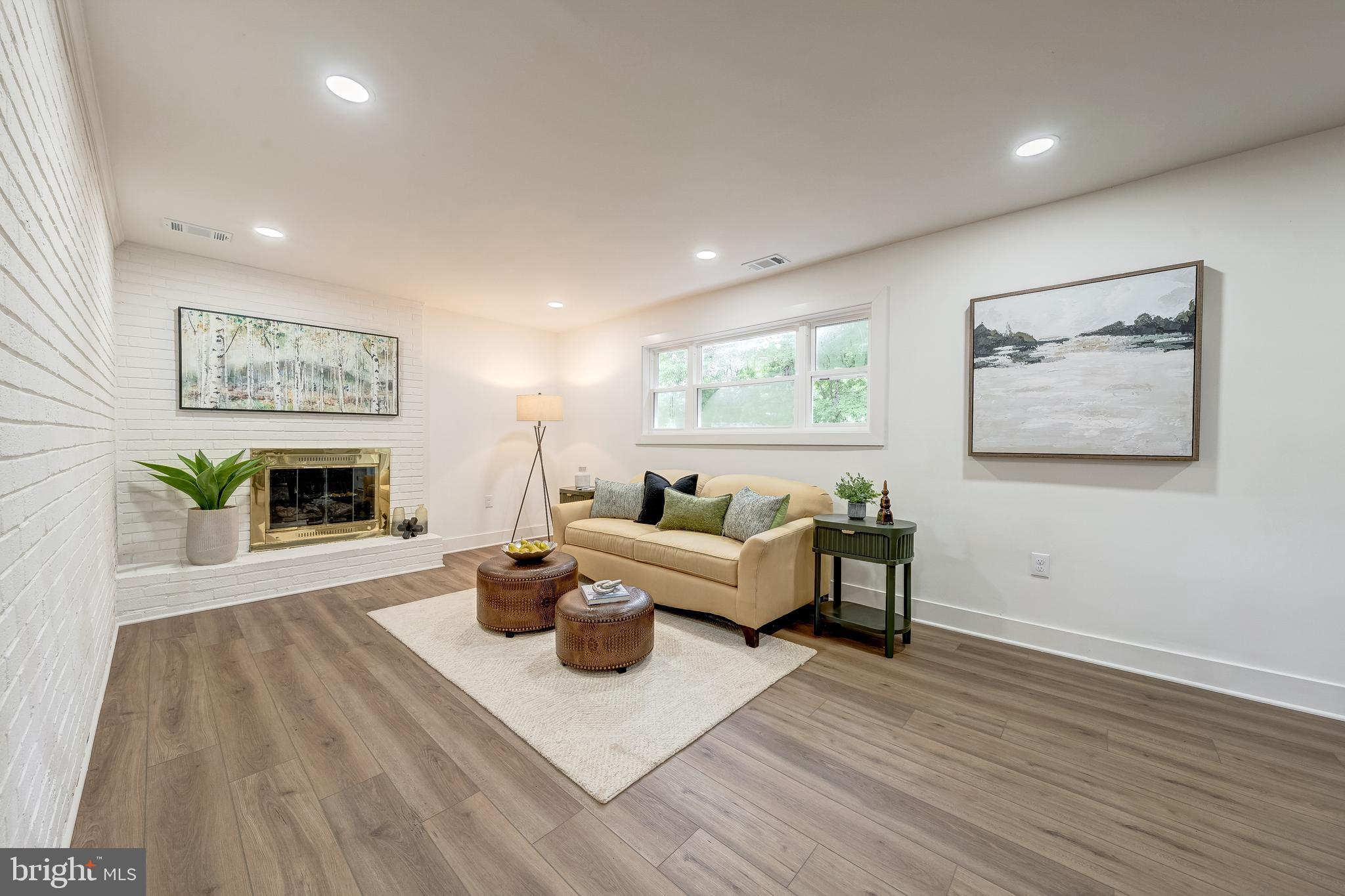 FAIRFAX VILLA - Residential