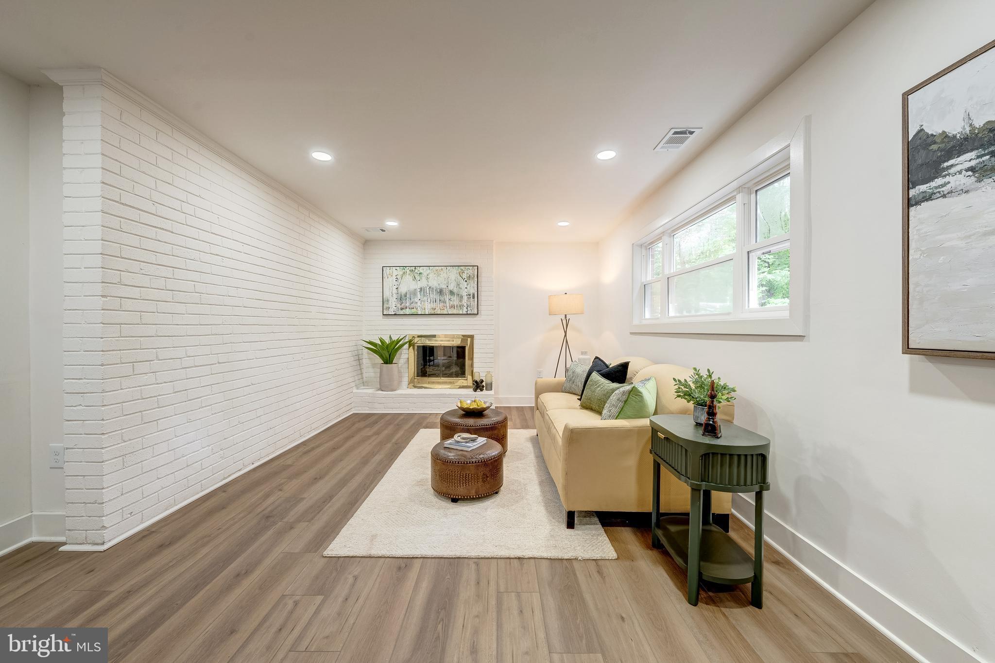 FAIRFAX VILLA - Residential