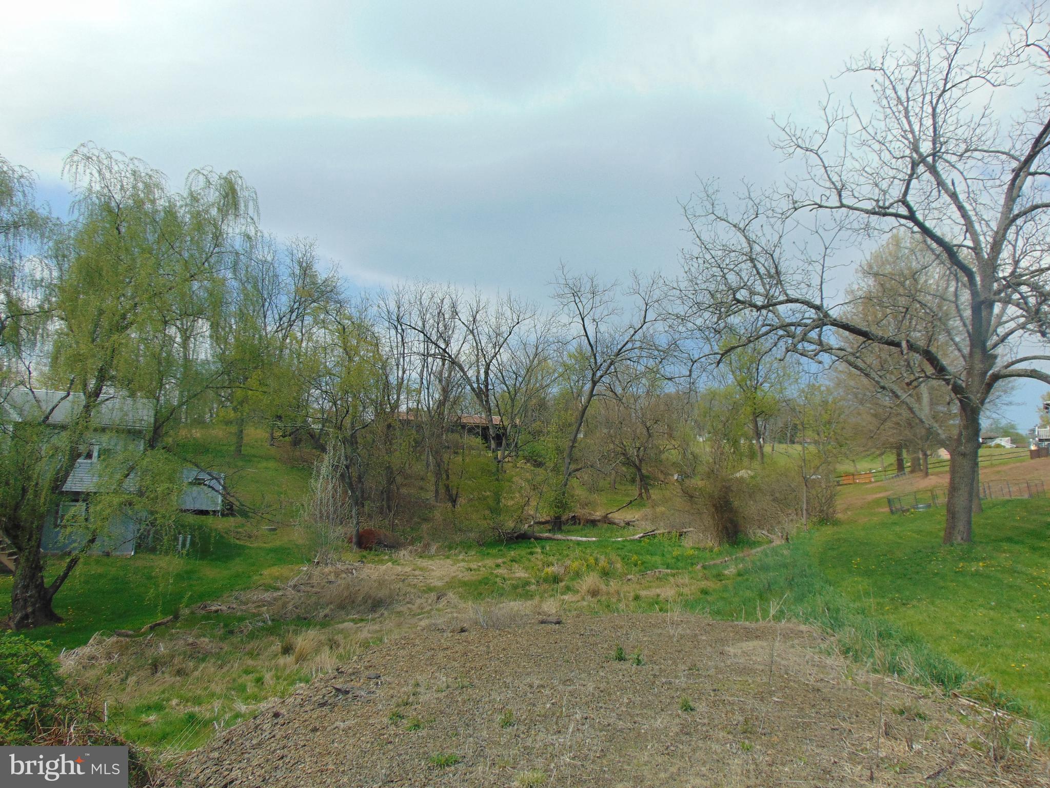 1126 W WYNONAH DRIVE