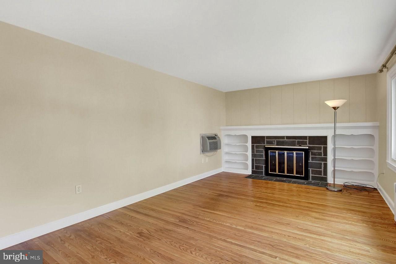 HOLLYWOOD HEIGHTS - Residential